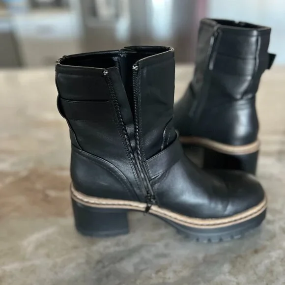 Sincerely Jules Esprit Black Lug Soled Boots with Buckles - Picture 2 of 11